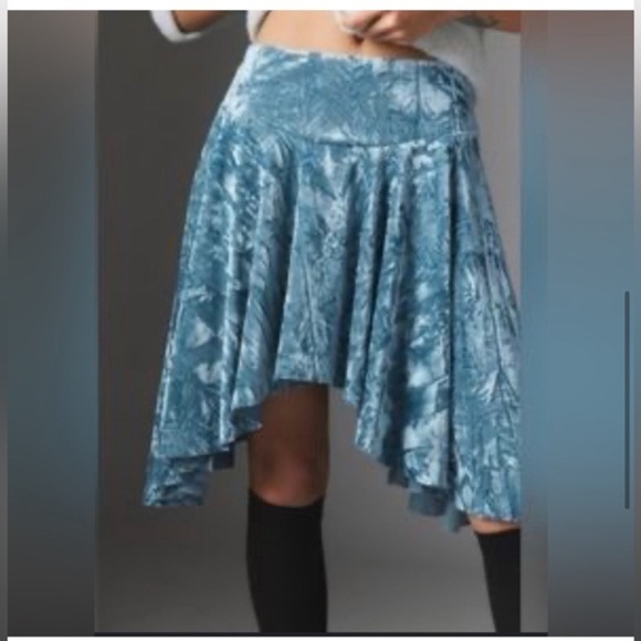 Silence + Noise UO Willa blue teal Crushed Velvet asymmetrical skirt size M new - Picture 2 of 6